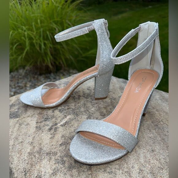 TOP Moda Shimmering Silver Women's Heels - Picture 1 of 5